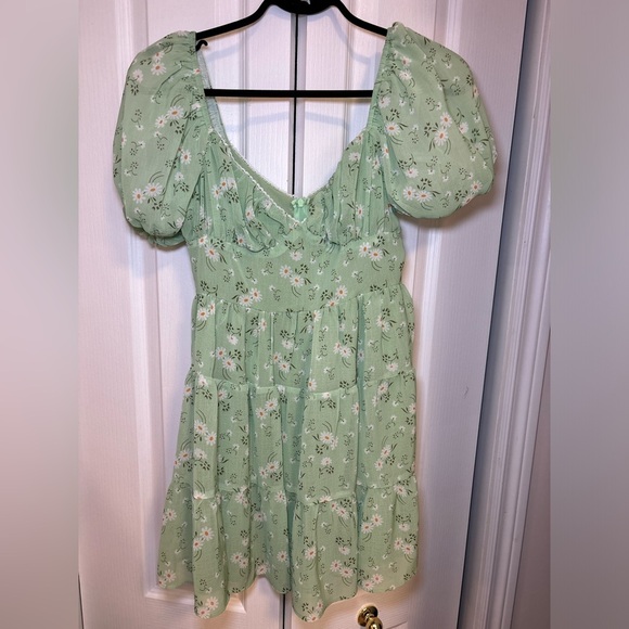 Princess Polly - Casual Light Green Puff Sleeve Summer Mini Dress with Daisies - Picture 2 of 7